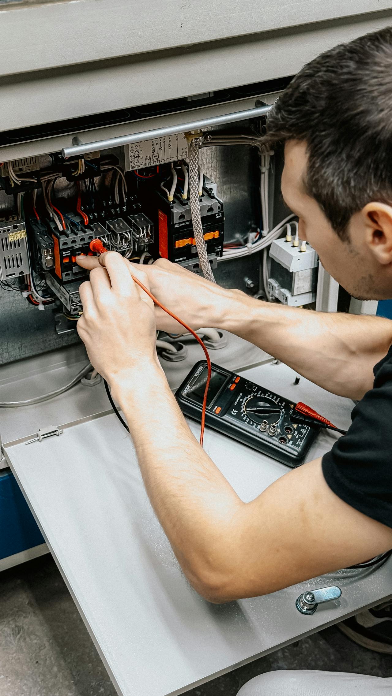 Electrical Asset Manager's Deep Guide — Live Cleaning of Critical Equipment